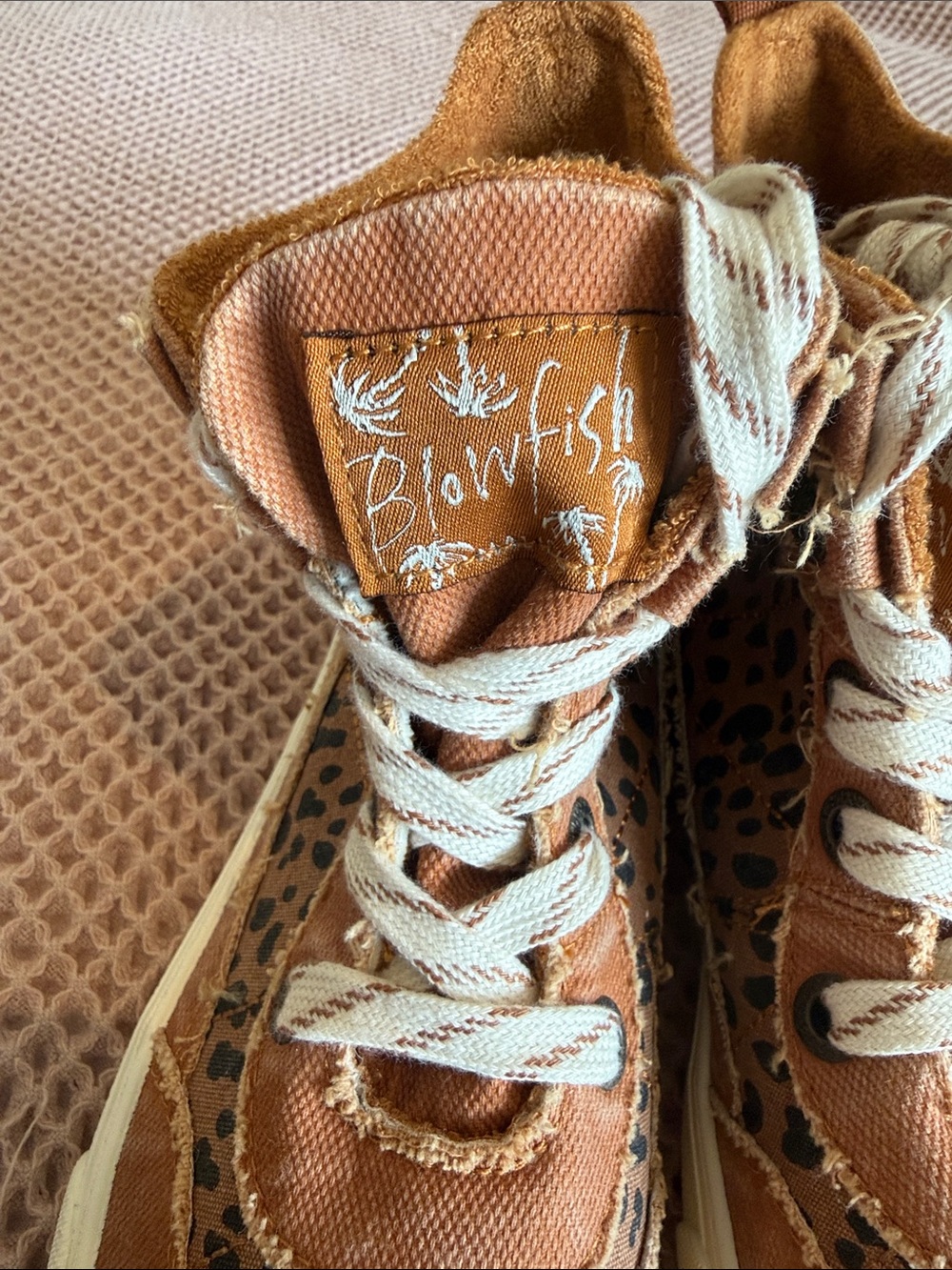 Blowfish Women’s Brown Leopard-Print High-Top Sneakers NWOT, size 8 - Picture 5 of 7
